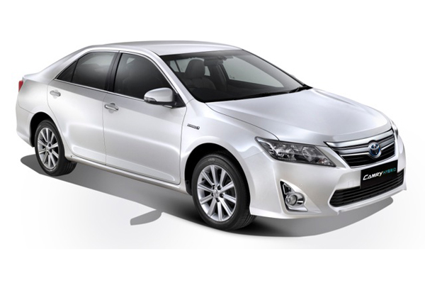 2013 Toyota Camry Hybrid launched at Rs 29.75 lakh - Image 3